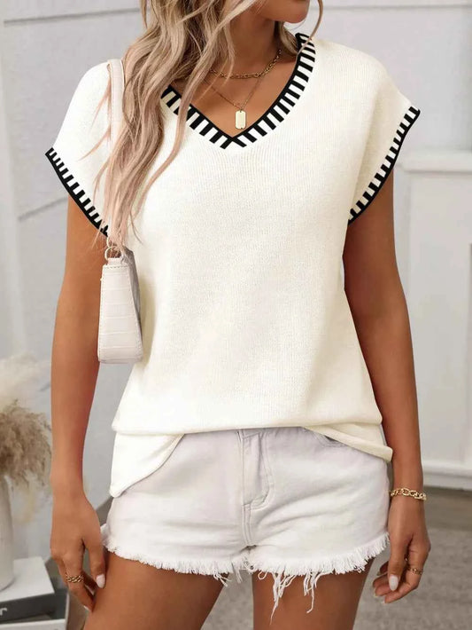 Contrast Trim V-Neck Top for Effortless Style and Comfort